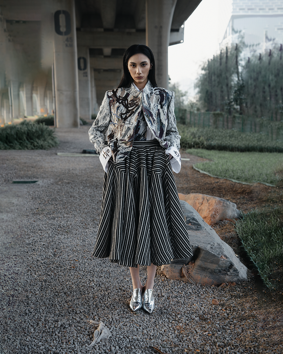 :\\ Brushstroke cropped blazer