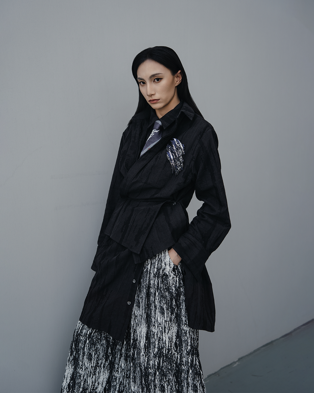 :\\ pleated hakama pants in artistic ink-splatter brocade