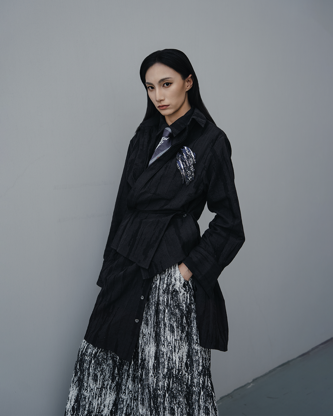 :\\ pleated hakama pants in artistic ink-splatter brocade