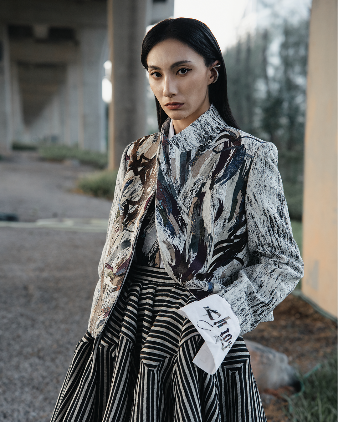 :\\ Brushstroke cropped blazer